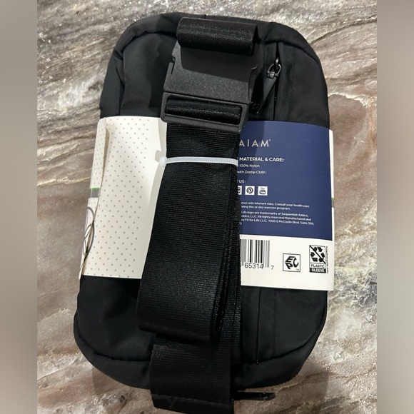 Gaiam Wander Waist Pack- belt bag. NWT - Picture 9 of 10